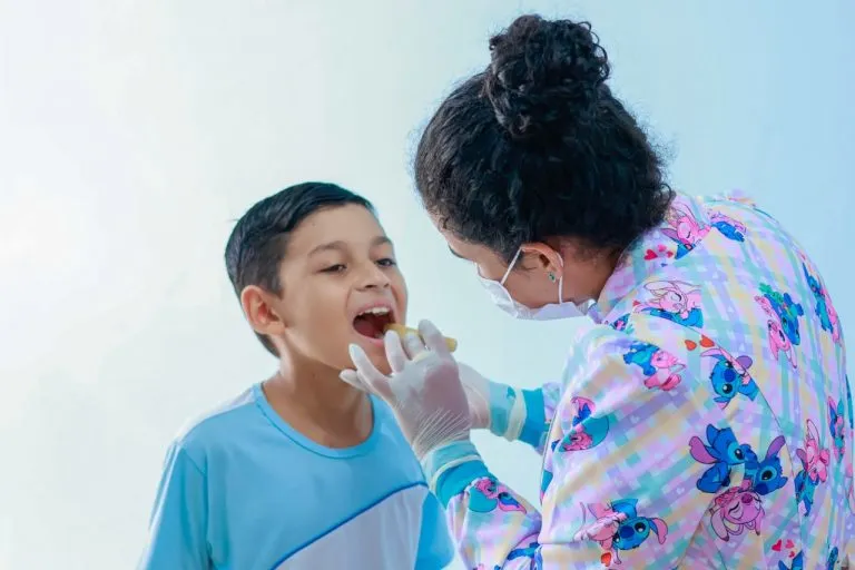 Ação de saúde bucal atende 265 crianças em escola municipal de Rio Branco.